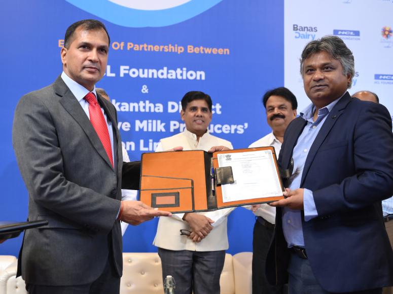 HCL Foundation extends partnership with Banas Dairy to augment the income of dairy farmers in Uttar Pradesh